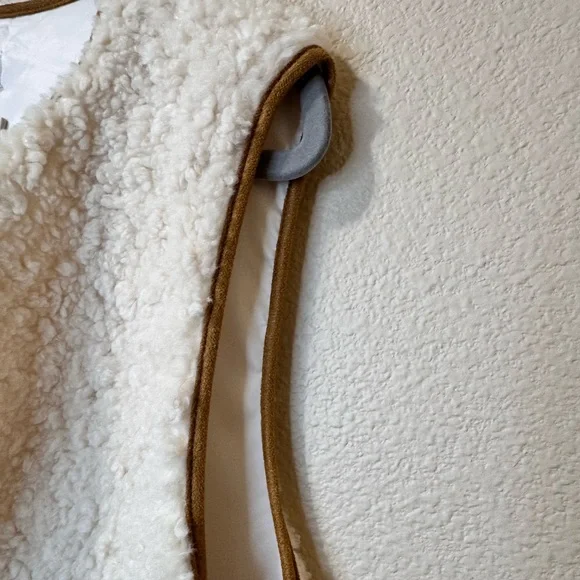 Commense Sherpa Teddy Vest – New With Tags - Picture 7 of 14